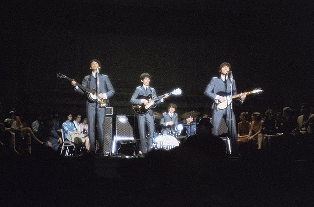 Os Beatles em 1964 durante apresentação no Carnegie Hall, em Nova York