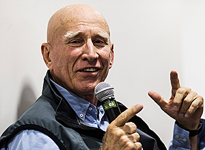 It was by force that the Brazilian photographer Sebastio Salgado, 69, surrendered to digital photography. 