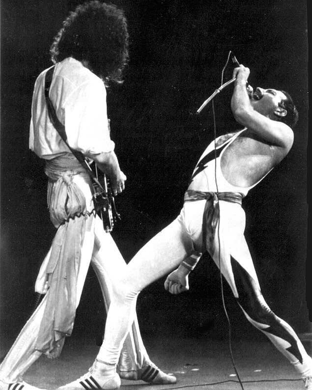 O vocalista Freddie Mercury e o guitarrista Brian May durante apresentação do Queen no primeiro Rock in Rio, em 1985