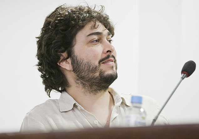 O novo curador da Flip, Paulo Werneck, durante palestra de Gay Talese na Folha em maio de 2012, da qual foi um dos mediadores