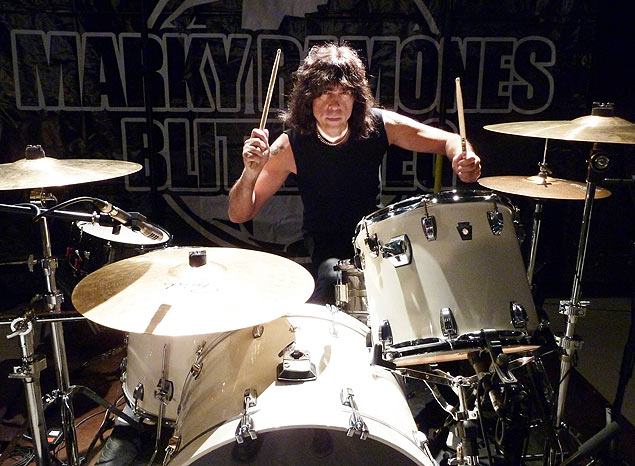 O ex-baterista dos Ramones, Marky Ramone, em sua banda "Marky Ramone's Blitzkrieg"