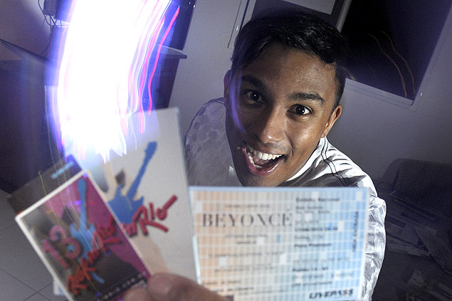 Evandro Oliveira, que se desfez de apartamento, exibe ingresso para show de Beyoncé