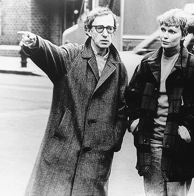 Woody Allen e Mia Farrow em cena do filme 'Maridos e Esposas' (1992)