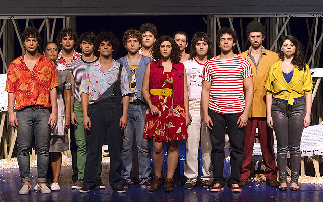 Parte do elenco do musical 'Cazuza - Pro Dia Nascer Feliz', durante ensaio no Theatro Net Rio, onde montagem estreia sexta (4)
