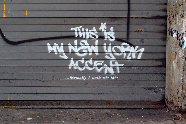 Grafite de Banksy em Nova York, que mostra o 'sotaque americano' do artista