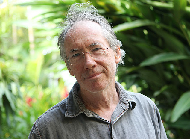 O escritor britânico Ian McEwan em Paraty, durante a Flip 2012