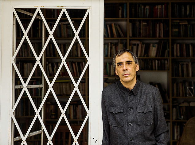 O cantor e compositor Arnaldo Antunes em sua casa em São Paulo