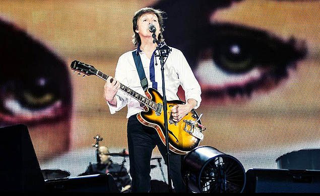Paul McCartney durante show em Varsóvia em junho deste ano