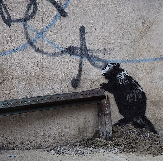 Grupo cobra para turistas verem grafite de Banksy em Nova York