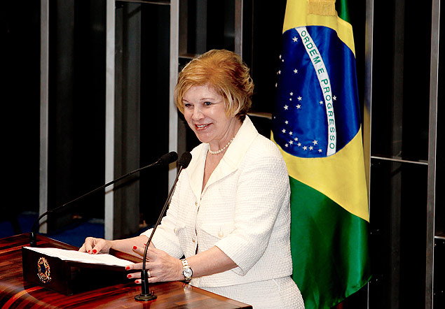 A ministra Marta Suplicy discursa em sesso do Congresso, quando foi promulgada a PEC da Msica