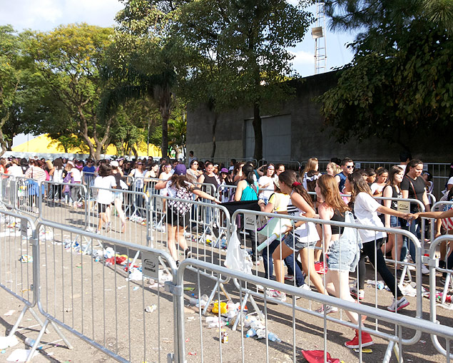 Movimentao de fs na fila para entrada do show de Justin Bieber na Arena Anhembi, neste sbado