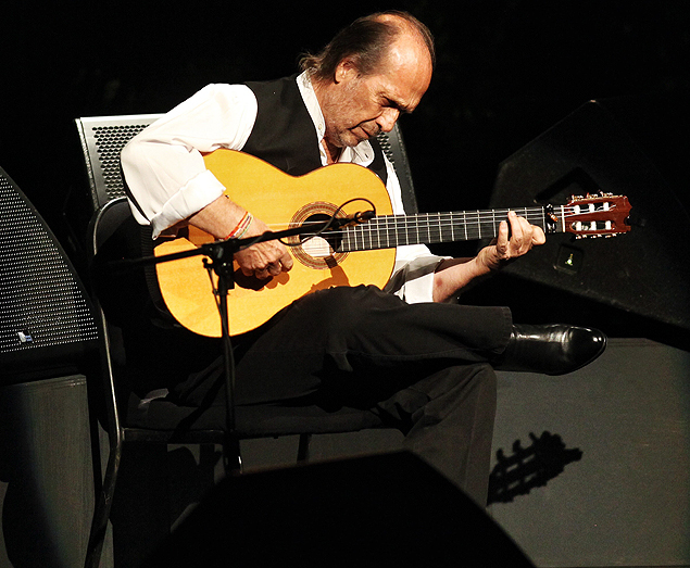 O instrumentista espanhol Paco de Luca durante sua apresentao no Palacio de Bellas Artes, na Cidade do Mxico