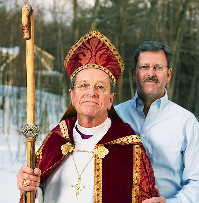 O bispo Gene Robinson e seu companheiro Mark Andrew no filme 'Amor Livre ou Morte'