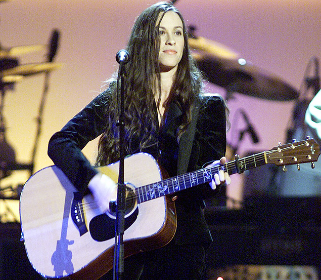 A cantora Alanis Morrissette, em show em Nova York em 2001