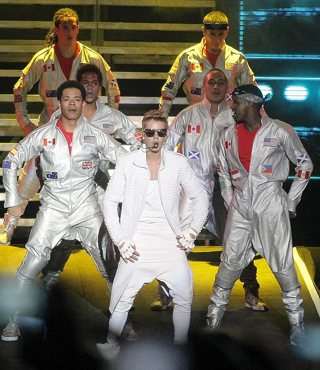 Justin Bieber faz show em Buenos Aires, na Argentina, no domingo (10)
