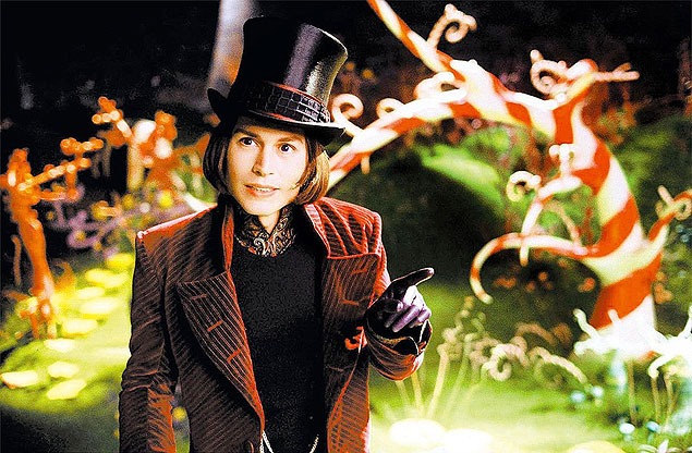 Johnny Depp em cena de 'A Fantástica Fábrica de Chocolate', na versão cinematográfica de 2005