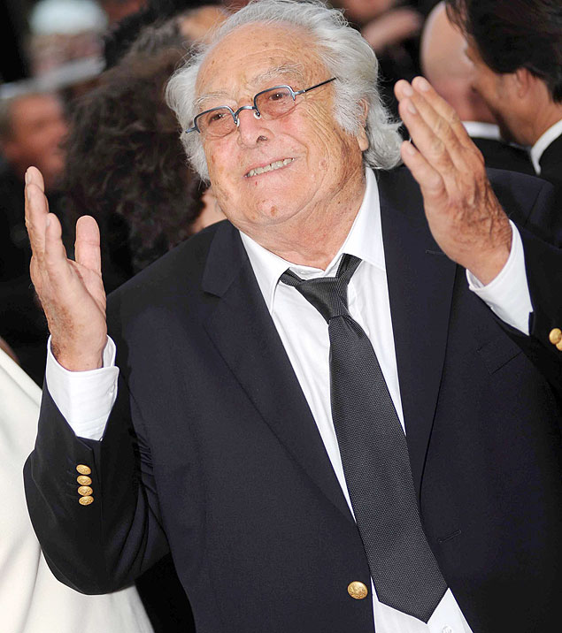 LAU101. Cannes (France), 17/05/2011.- A picture dated 17 May 2011 shows French director Georges Lautner arriving on the red carpet to pay tribute to the film career of Jean Paul Belmondo at the 64th Cannes Film Festival, in Cannes, France. According to media reports, the 87-year-old director died in Paris on 22 November 2013. EFE/EPA/FRANK CASTEL/MAXPPP FRANCE OUT ORG XMIT: LAU101