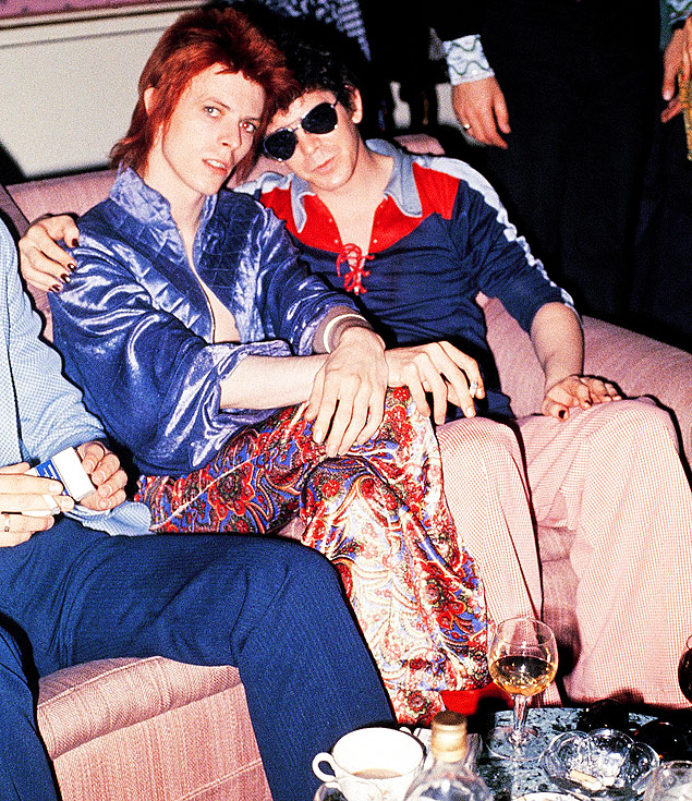 David Bowie (esq.) e Lou Reed se encontram no Dorchester Hotel, em julho de 1972