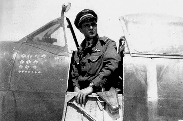 O aviador Pierre Clostermann em imagem do livro 'O Grande Circo'