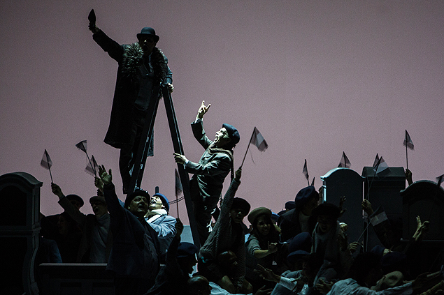 Imagem do ensaio geral de 'La Bohème', encenada no Theatro Municipal de São Paulo em 2013