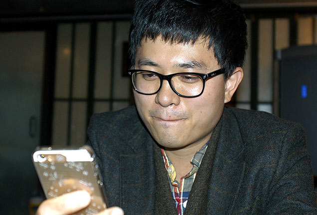 Min Byung-woo, diretor do filme "Cats and Dogs", comdia romntica gravada com um smathphone que chega s salas de cinemas da Coreia