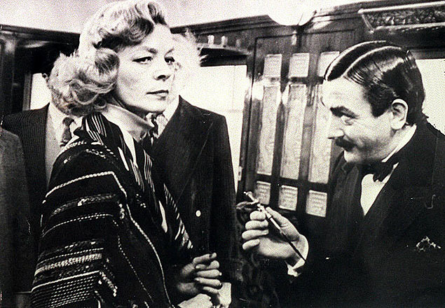 Cena do filme "Assassinato no Expresso Oriente" com Lauren Bacall e Albert Finney
