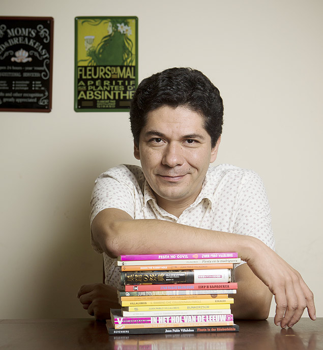 O escritor mexicano Juan Pablo Villalobos em sua casa em Campinas