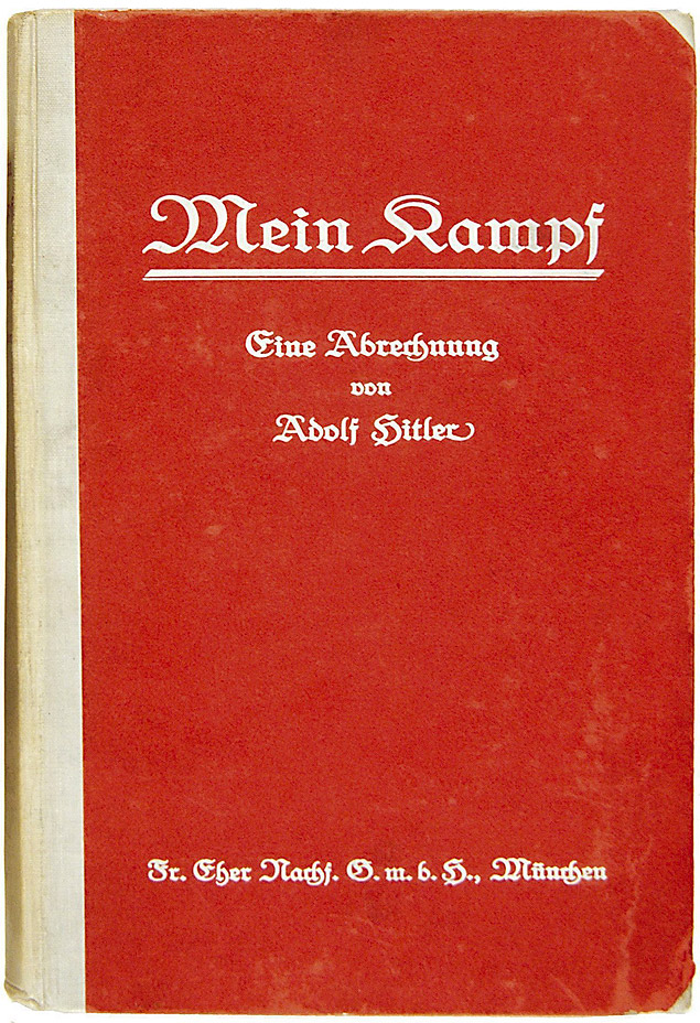 Foto da capa da primeira edio publicada do livro 'Mein Kampf", escrito por Hitler