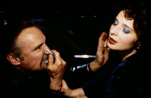 Dennis Hopper e Isabella Rossellini no filme "Veludo Azul"