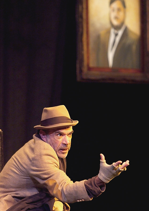 Ricardo Blat em cena da peça 'A Arte da Comédia'