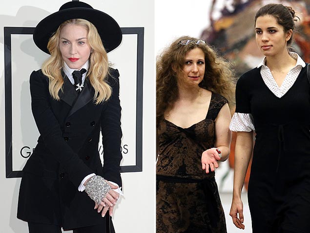 Madonna e as integrantes da banda Pussy Riot Nadezhda Tolokonnikova,  esq., e Maria Alekhina