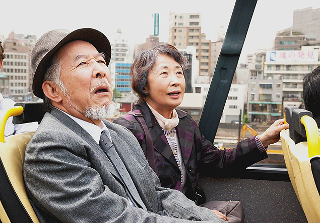 O casal Hirayama, vivido pelos atores Isao Hashizume ( esq.) e Kazuko Yoshiyuki 