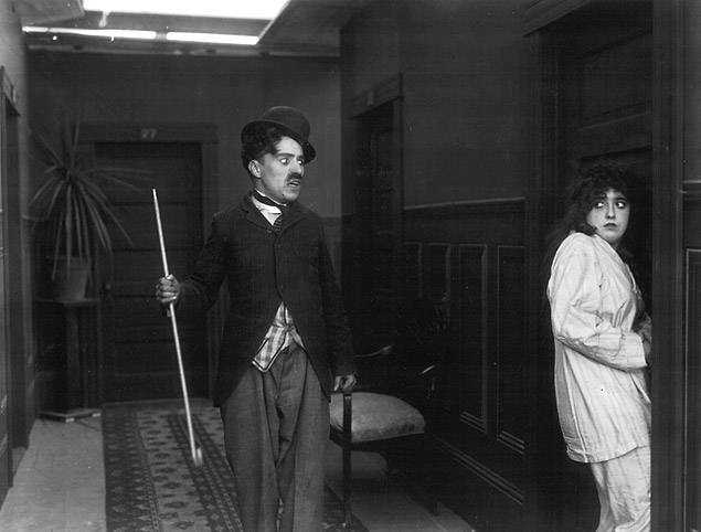 Charles Chaplin em cena do curta 'A Estranha Aventura de Mabel', de 1914