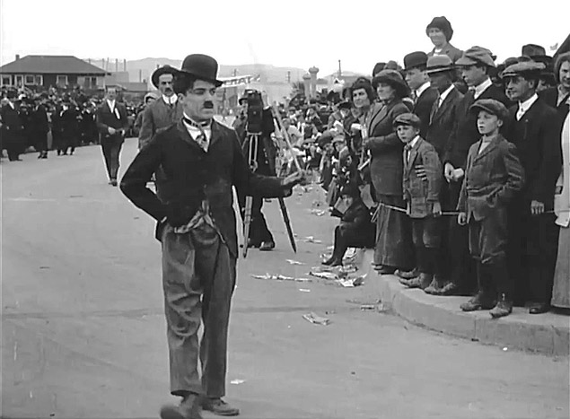 Charles Chaplin em cena do curta 'Corrida de Automveis para Meninos", de 1914