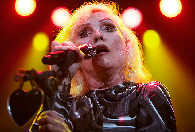 A vocalista do Blondie, Debbie Harry, em show no Brooklyn, em Nova York
