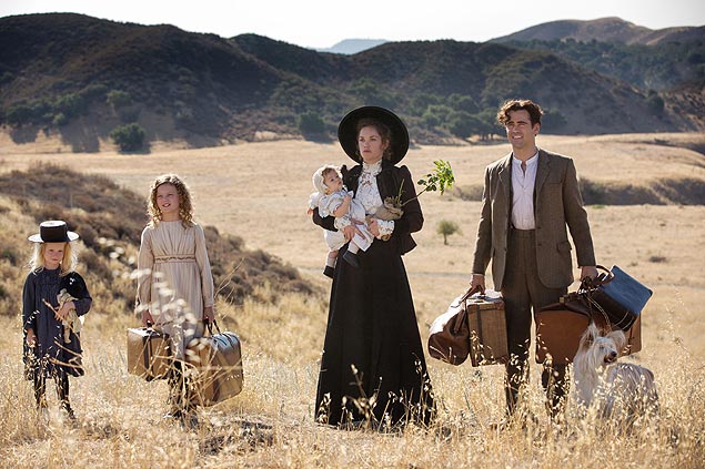 Ruth Wilson e Colin Farrell interpretam os pais da escritora de 'Mary Poppins'