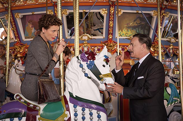 Emma Thompson, como P.L. Travers, e Tom Hanks, como Walt Disney, em cena do longa