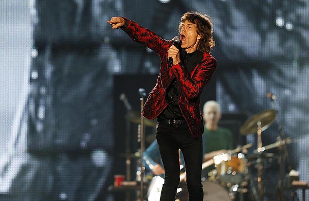 O vocalista Mick Jagger, dos Rolling Stones, durante o show da banda em Abu Dhabi