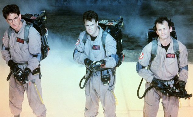 Da esq. para dir., Harold Ramis, Dan Aykroyd e Bill Murray em cena de 'Os Caa-Fantasmas