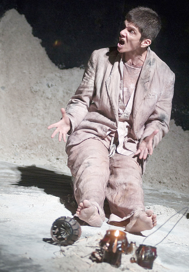 Ana Kfouri em cena da pea 'Moi Lui', que estreia em abril