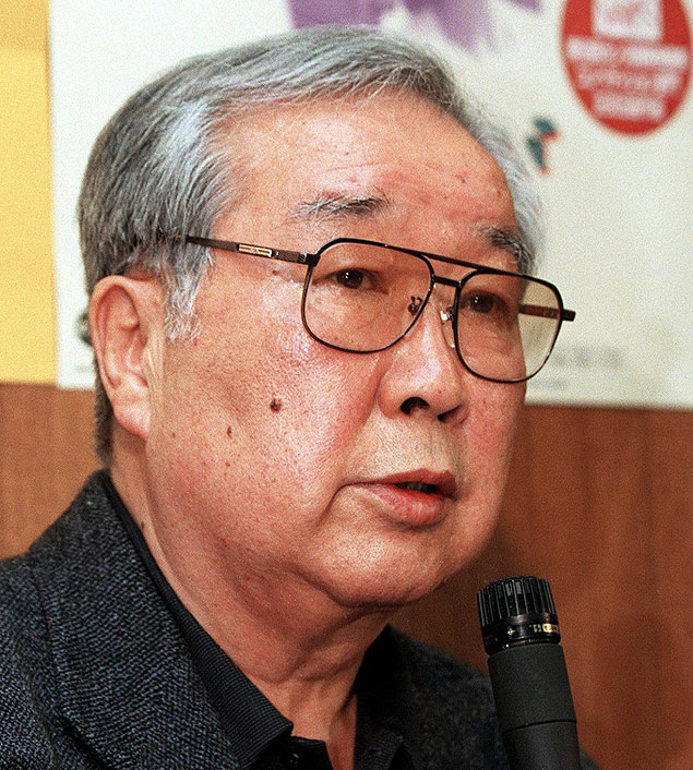 O diretor japons Shohei Imamura, em Tquio, aps ganhar a Palma de Ouro em Cannes em 1997