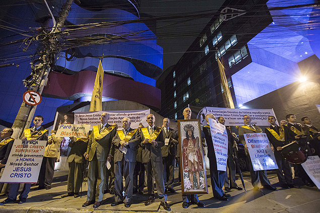 Manifestao contra o musical 'Jesus Cristo Superstar' em frente ao Complexo Ohtake Cultural