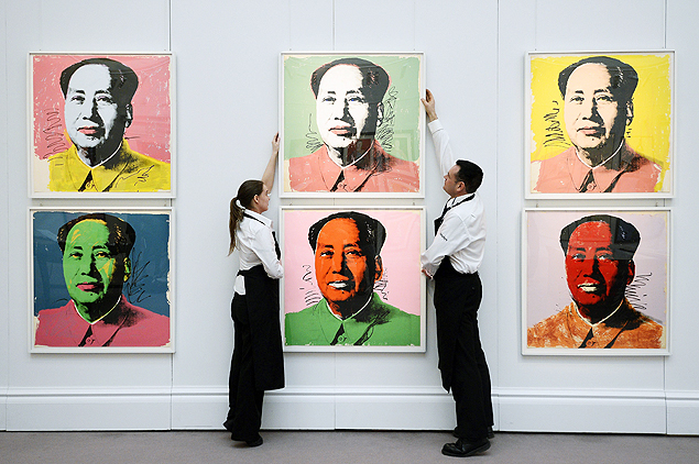 Quadros de Andy Warhol retratando Mao Tse-tung so expostos na cada de leiles Sotheby's, em Londres, Reino Unido