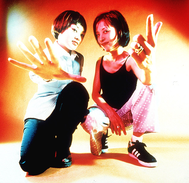 A vocalista Miho Hatori ( esq.) e a tecladista Yuka Honda, da banda Cibo Matto 