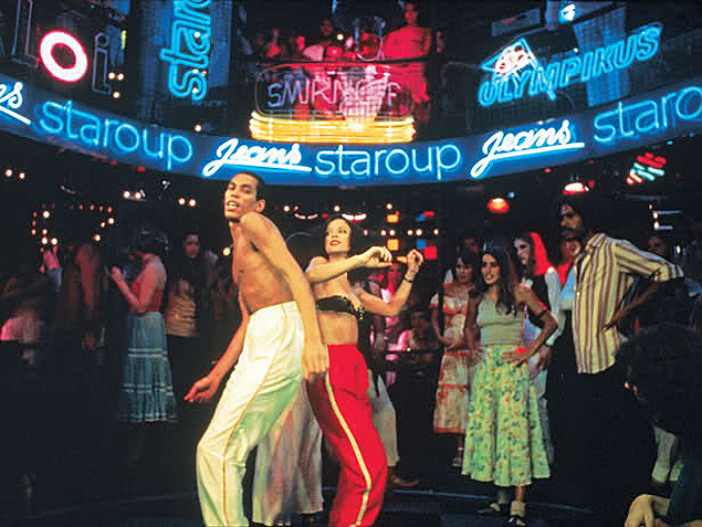 Atores em cena da novela "Dancin' Days", de 1978
