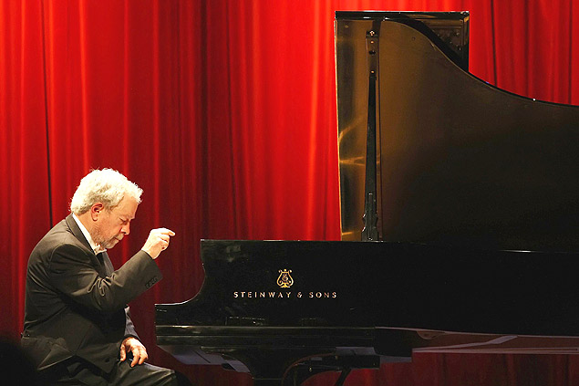 O pianista Nelson Freire durante apresentao em So Joo del Rey, em junho de 2012