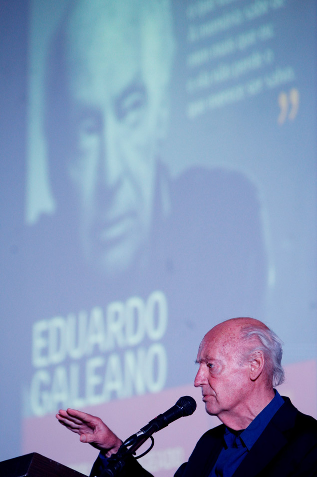 Galeano na abertura da Bienal Brasil do Livro e da Leitura, em abril, em Brasília