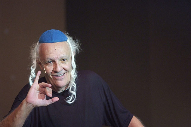 O ator Ney Latorraca caracterizado como judeu ortodoxo
