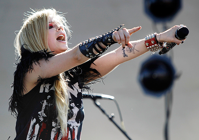 A cantora Avril Lavigne se apresentando em Las Vegas, em setembro de 2013