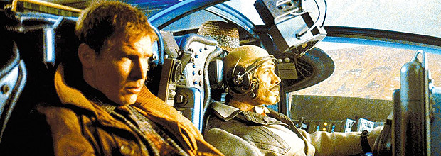 ORG XMIT: 433401_0.tif Os atores Harrison Ford ( esq.) e Edward James Olmos em cena de "Blade Runner - O Caador de Androdes" (1982), filme de Ridley Scott. (Divulgao) 